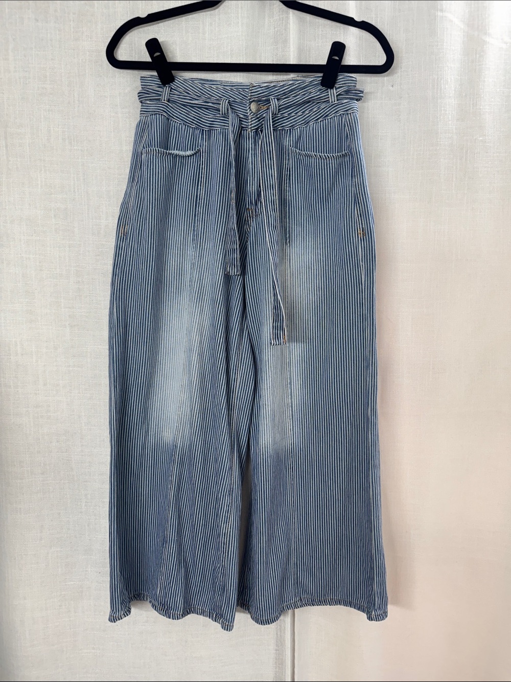 Kensie The Kaya High Rise Wide Leg Stripe Ankle Jeans Blue & White - size 0/25